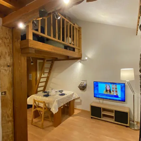 Cosy A La Montagne Avec Acces Direct Aux Pistes - 4 Personnes *